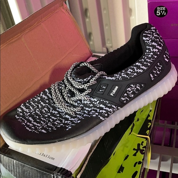 Black light up shoes - Picture 2 of 9